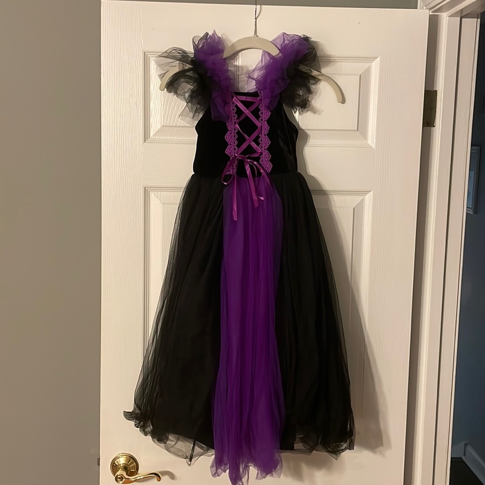 Trish Scully Child size 6 Villain costume. Excellent condition.